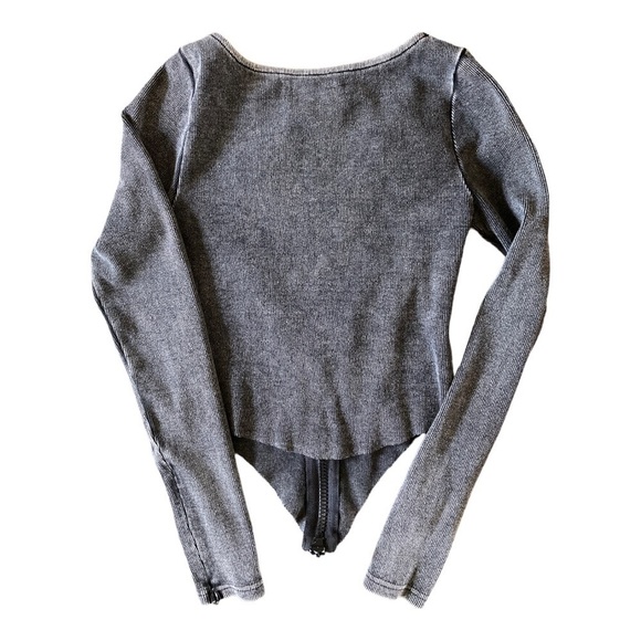 Briellé Ribbed Double Zip Round neck Corset Top Long Sleeves in Grey - Picture 3 of 11